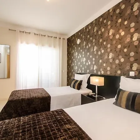 Beautiful 2 Bed With Pool Near Da Rocha *