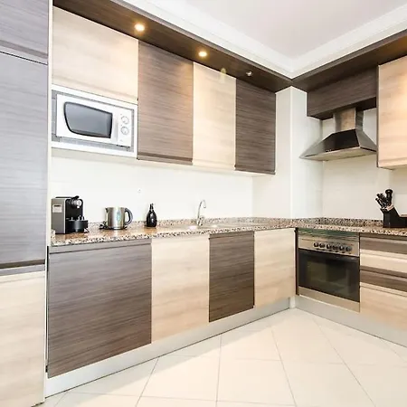 Beautiful 2 Bed With Pool Near Da Rocha Apartment