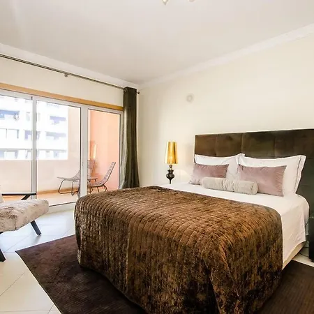 Beautiful 2 Bed With Pool Near Da Rocha *