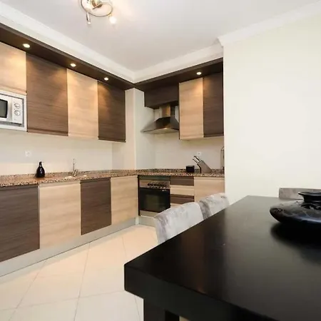 Beautiful 2 Bed With Pool Near Da Rocha *